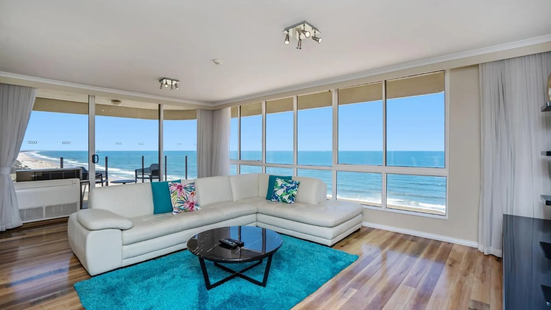Dorchester On The Beach Gold Coast