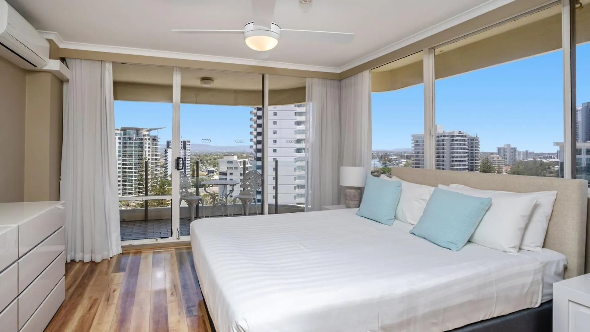 Aparthotel Dorchester On The Beach Gold Coast