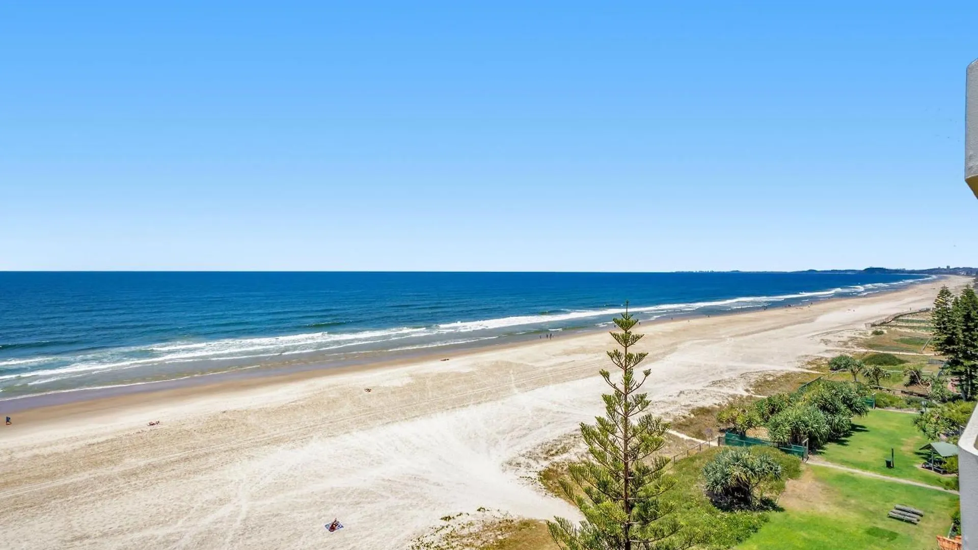 Dorchester On The Beach Gold Coast Aparthotel