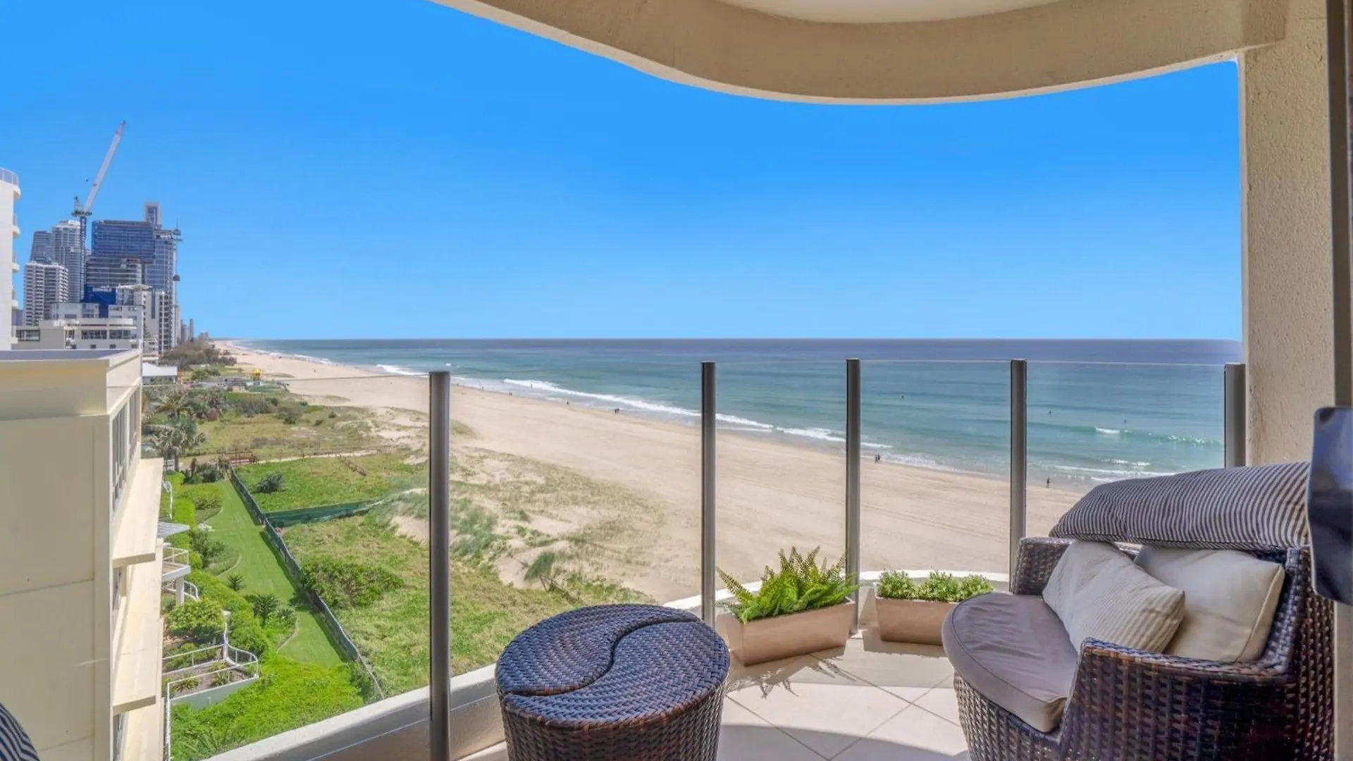 Dorchester On The Beach Gold Coast Aparthotel