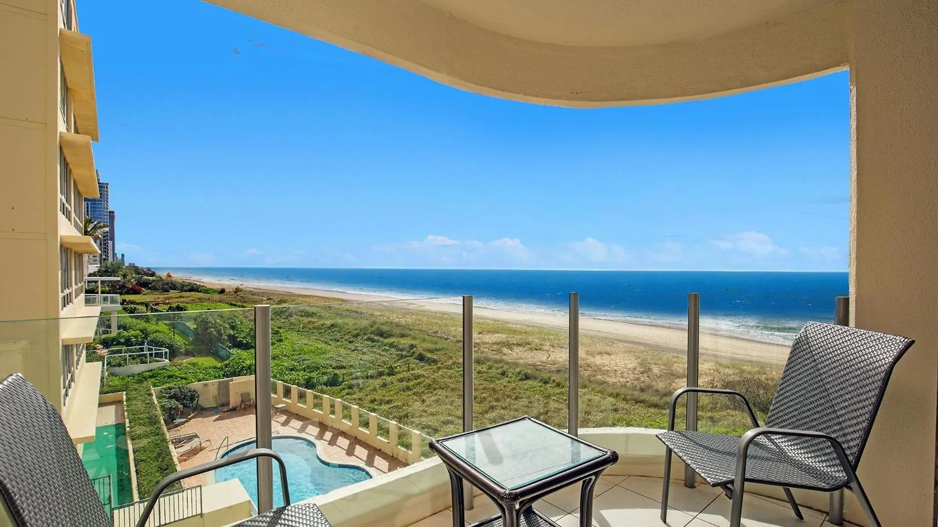 Aparthotel Dorchester On The Beach Gold Coast