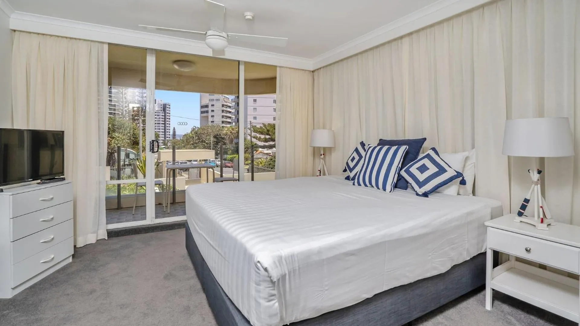 Dorchester On The Beach Gold Coast Aparthotel