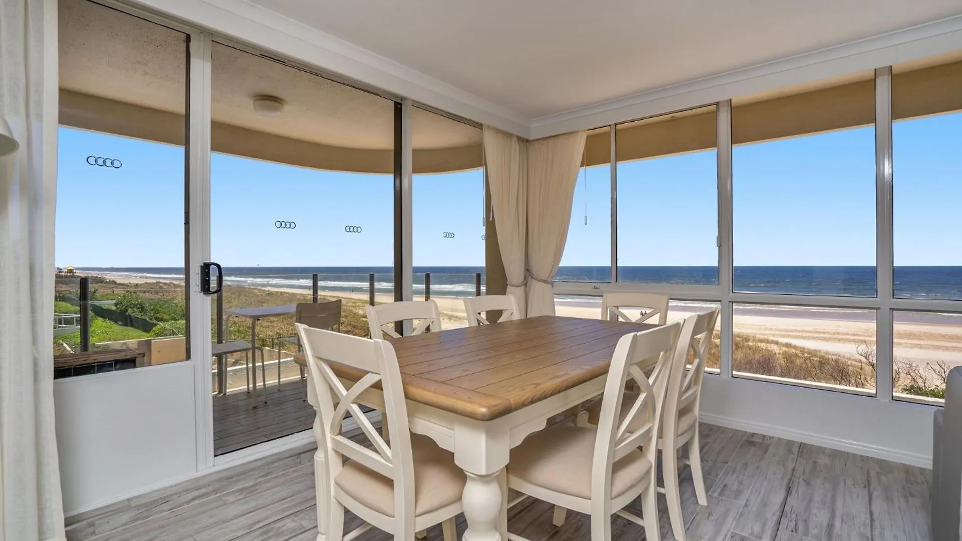 Dorchester On The Beach Gold Coast