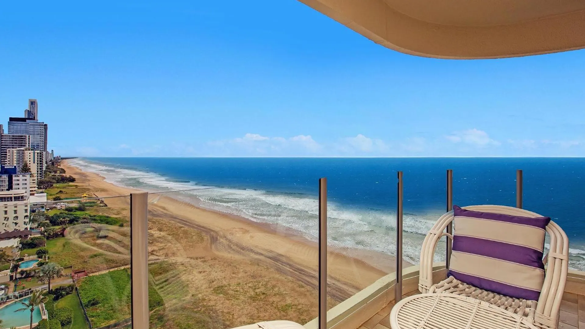 Dorchester On The Beach Gold Coast Apartahotel