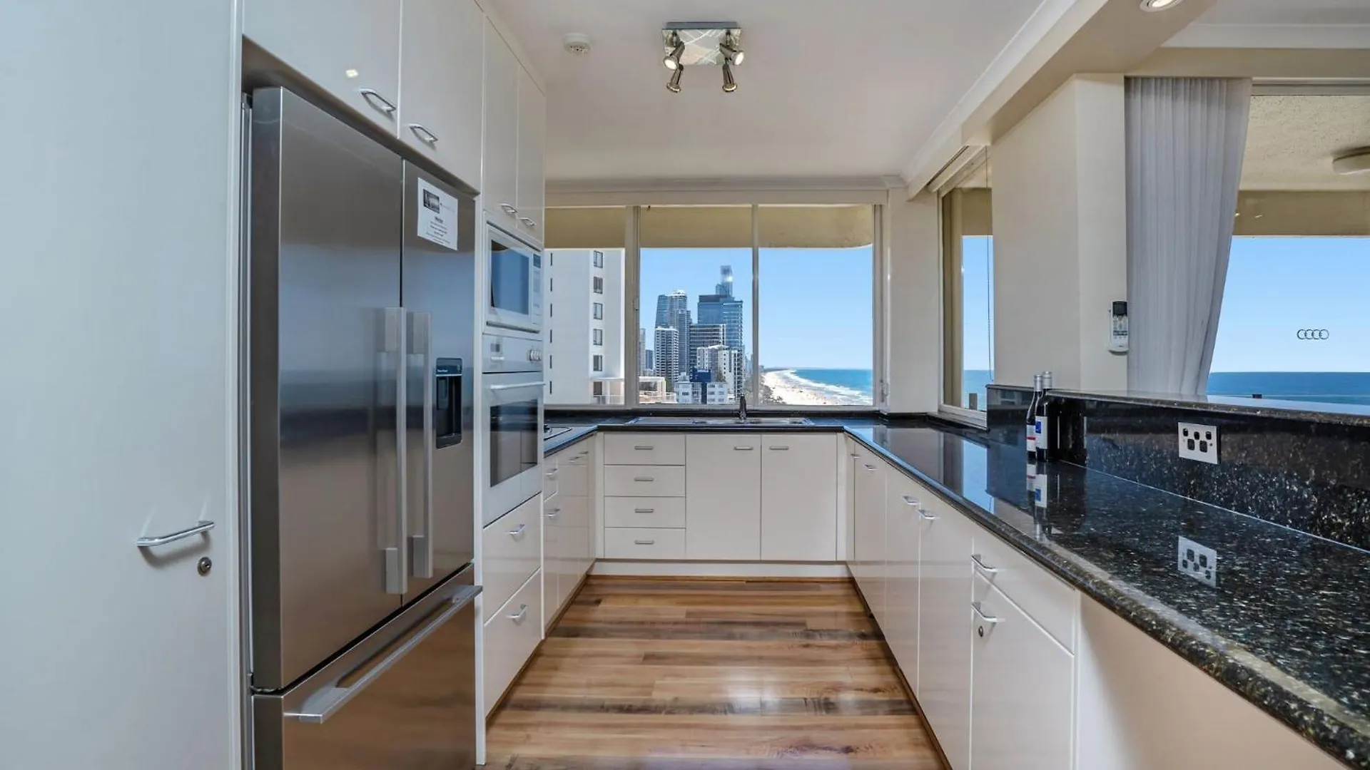 Dorchester On The Beach Gold Coast