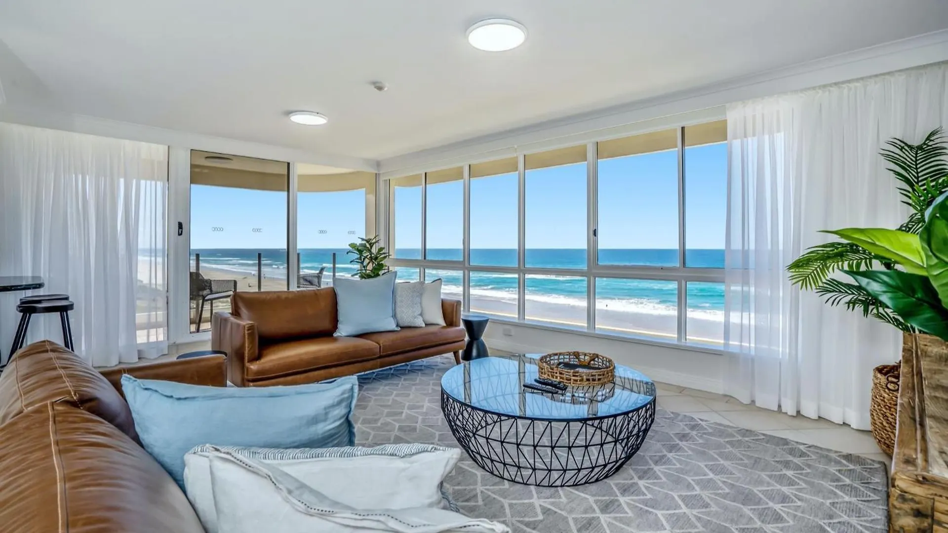 Dorchester On The Beach Gold Coast