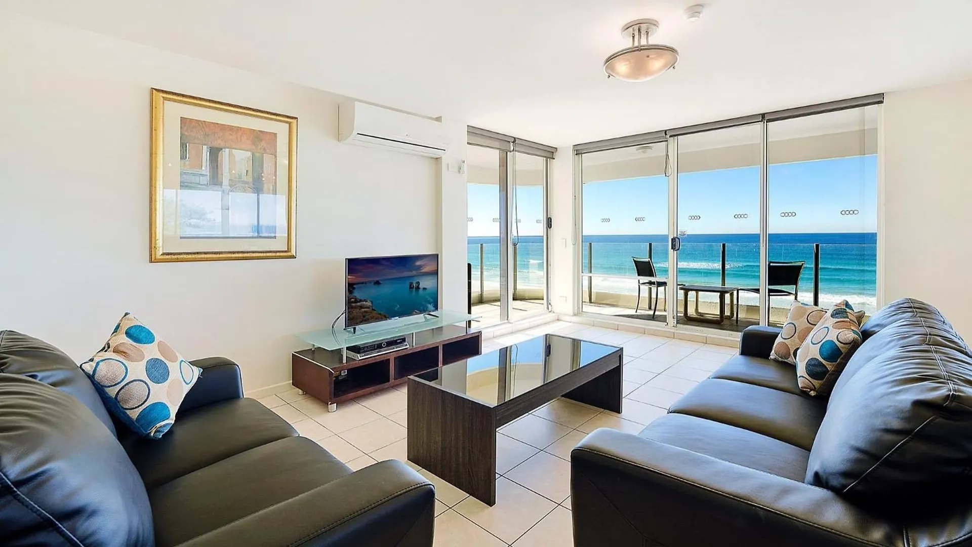 **** Apartahotel Dorchester On The Beach Gold Coast Australia