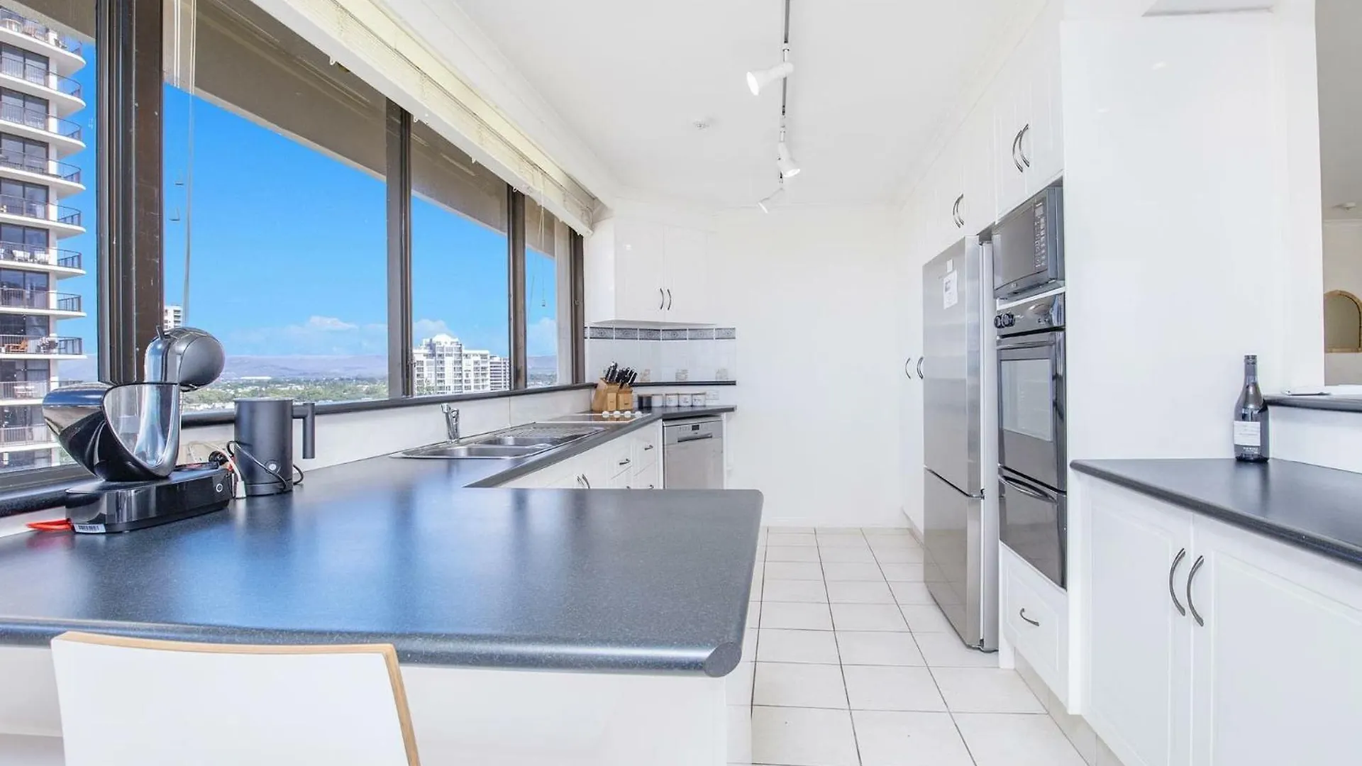 Apartahotel Dorchester On The Beach Gold Coast