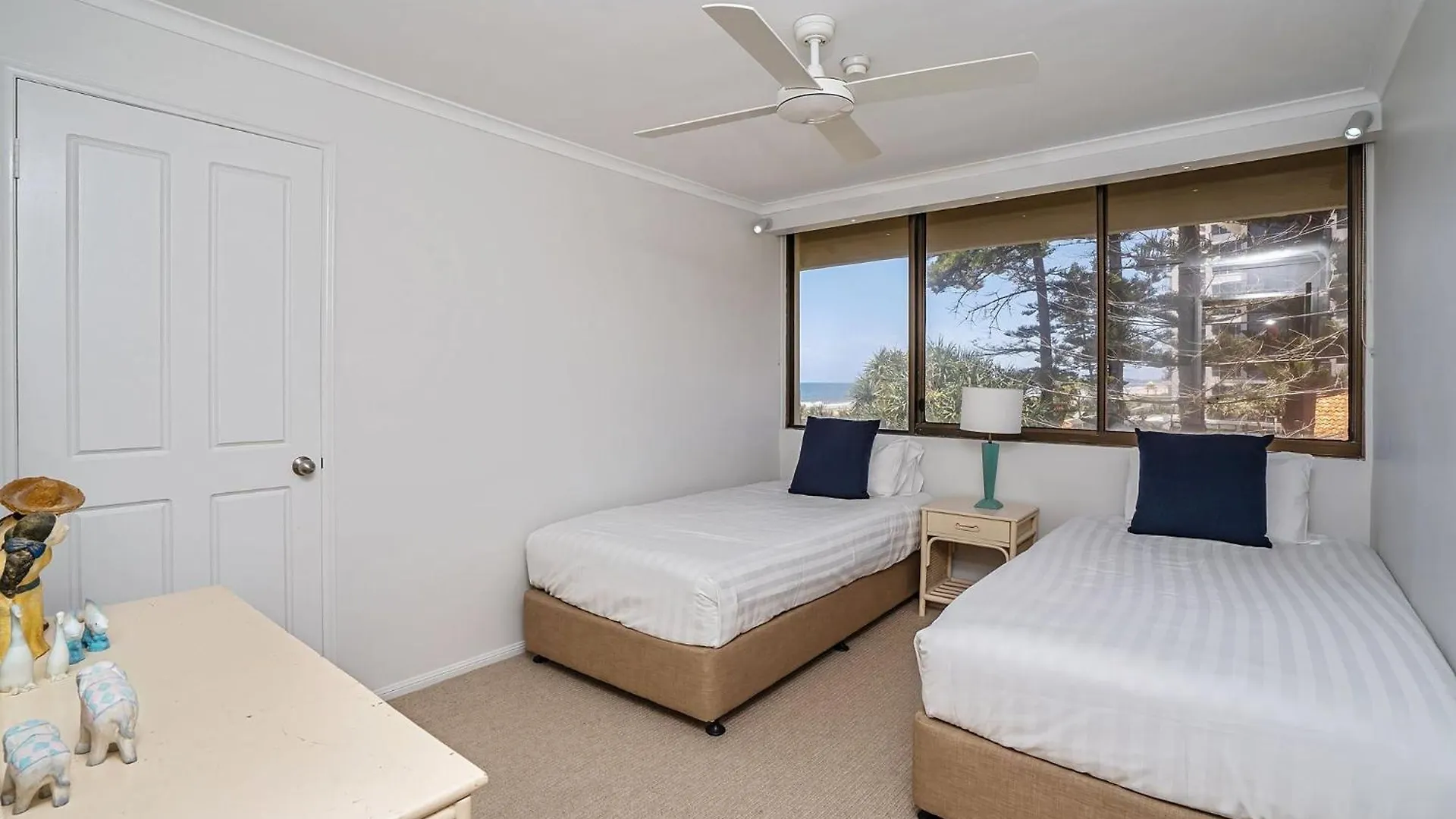 Dorchester On The Beach Gold Coast Apartahotel