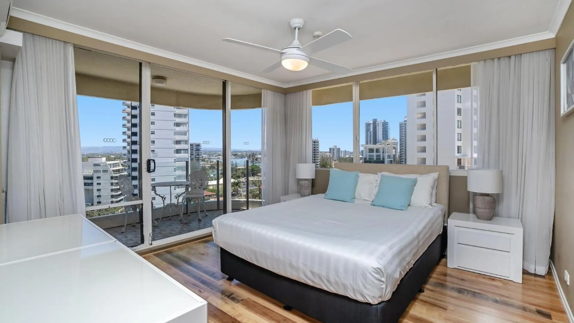 Dorchester On The Beach Gold Coast Aparthotel