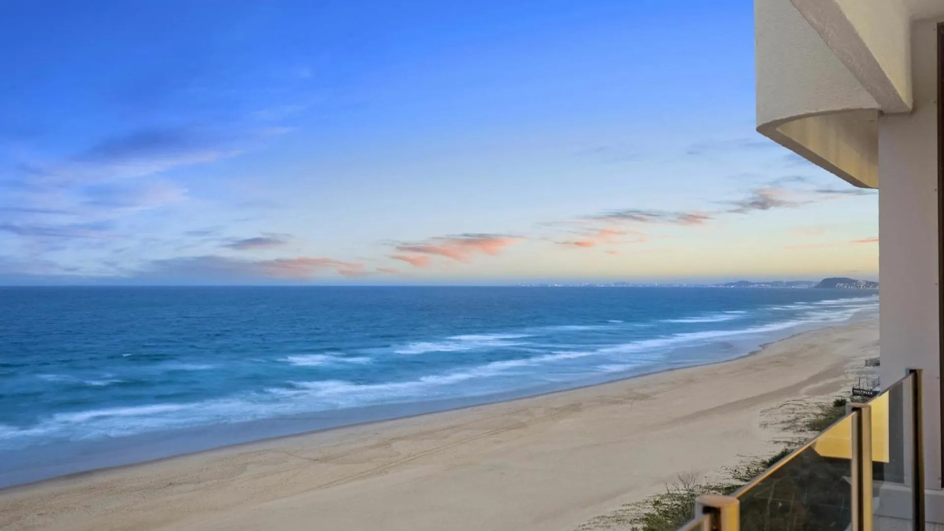 Aparthotel Dorchester On The Beach Gold Coast