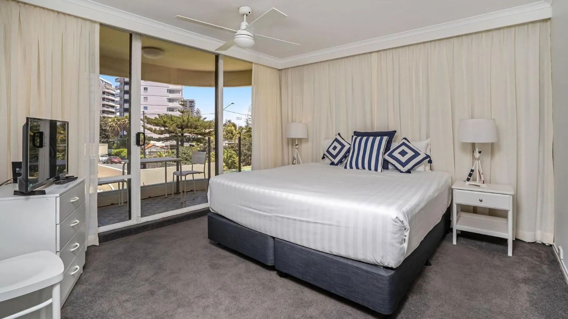 Dorchester On The Beach Gold Coast Aparthotel